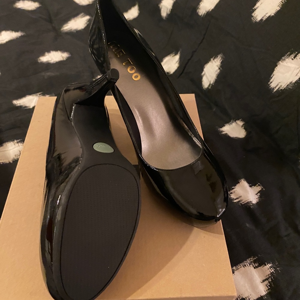 Me Too black new heels size 9